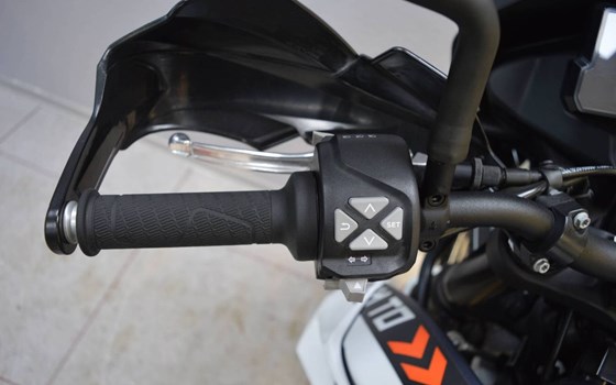 Gebrauchtmotorrad KTM 790 Adventure - Bild 11
