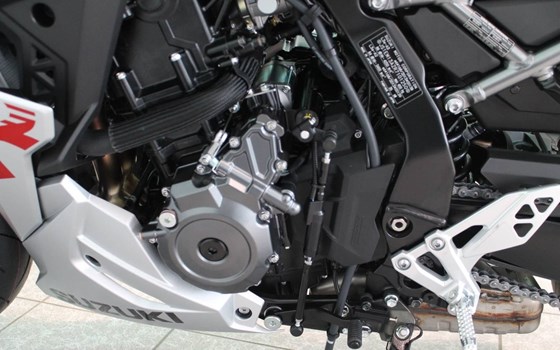 Gebrauchtmotorrad Suzuki GSX-8R - Bild 11