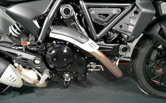 Gebrauchtmotorrad Ducati Scrambler Icon Dark - Bild 8