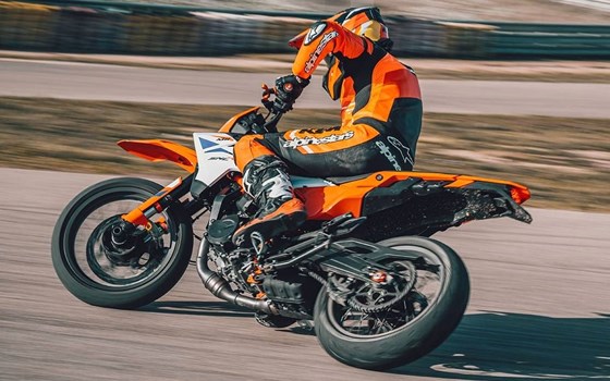 Neufahrzeug KTM 390 SMC R - Bild 11