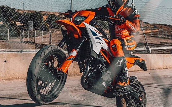 Neufahrzeug KTM 390 SMC R - Bild 7