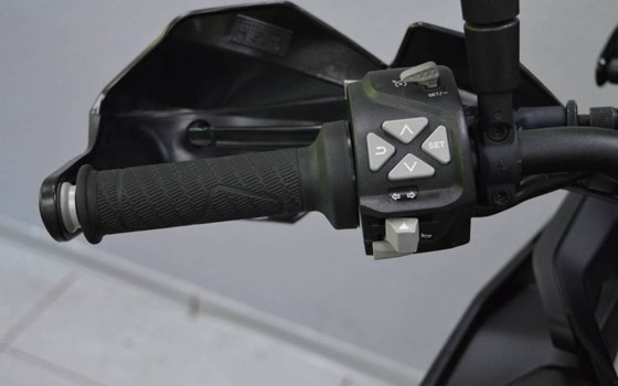Gebrauchtmotorrad KTM 890 SMT - Bild 11
