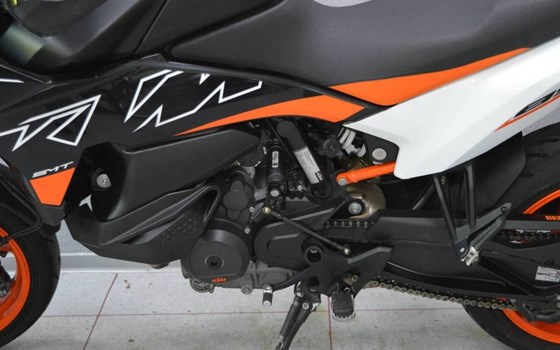 Gebrauchtmotorrad KTM 890 SMT - Bild 8