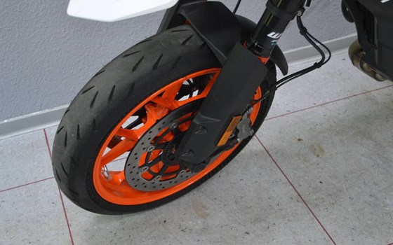 Gebrauchtmotorrad KTM 890 SMT - Bild 9
