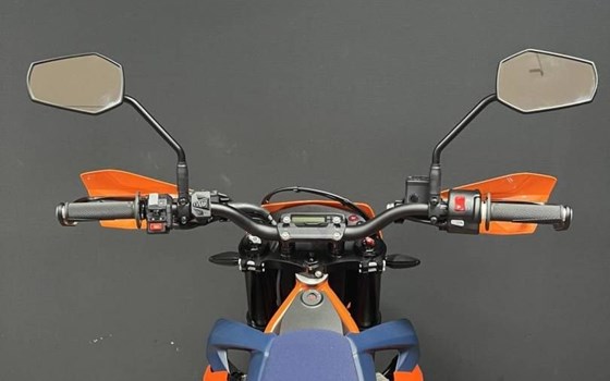 Gebrauchtmotorrad KTM 690 SMC R - Bild 8