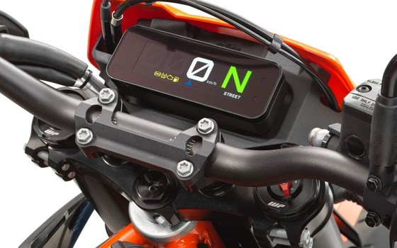 Neufahrzeug KTM 690 SMC R - Bild 6