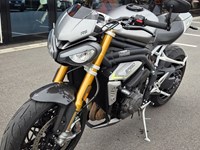 Gebrauchtmotorrad Triumph Speed Triple 1200 RS
