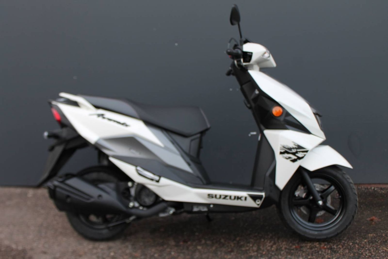 Suzuki Avenis 125