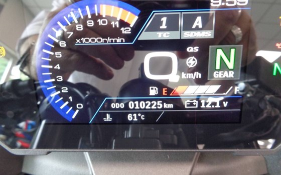 Gebrauchtmotorrad Suzuki GSX-8R - Bild 2