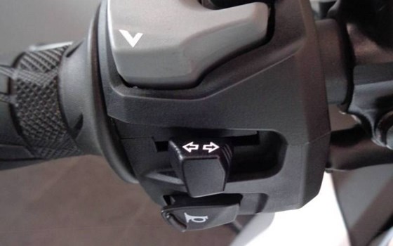 Gebrauchtmotorrad Suzuki GSX-8R - Bild 3