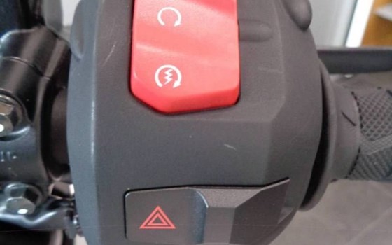 Gebrauchtmotorrad Suzuki GSX-8R - Bild 4