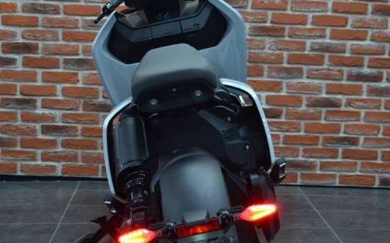 Gebrauchtmotorrad BMW CE 04 - Bild 4