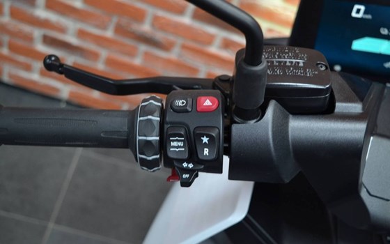 Gebrauchtmotorrad BMW CE 04 - Bild 5