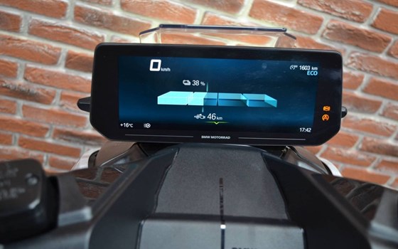 Gebrauchtmotorrad BMW CE 04 - Bild 6