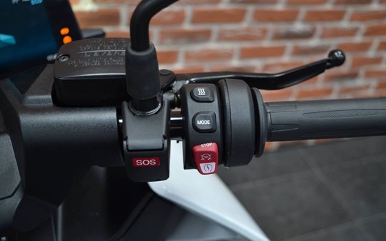 Gebrauchtmotorrad BMW CE 04 - Bild 7