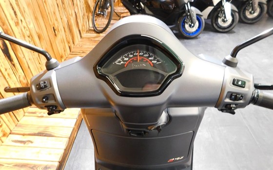 Neufahrzeug Vespa GTS 125 - Bild 11