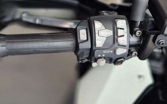 Gebrauchtmotorrad Kawasaki Versys 1100 SE - Bild 8