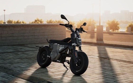 Gebrauchtmotorrad BMW CE 02 11kW - Bild 2