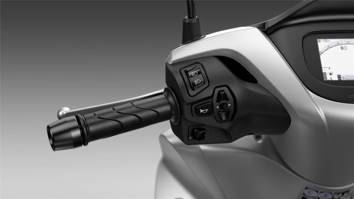 Honda SH125i (Matt Lucent Silver Metallic) - Bild 5