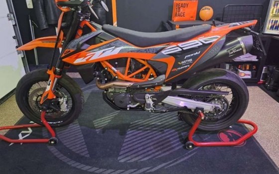 Gebrauchtmotorrad KTM 690 SMC R - Bild 4