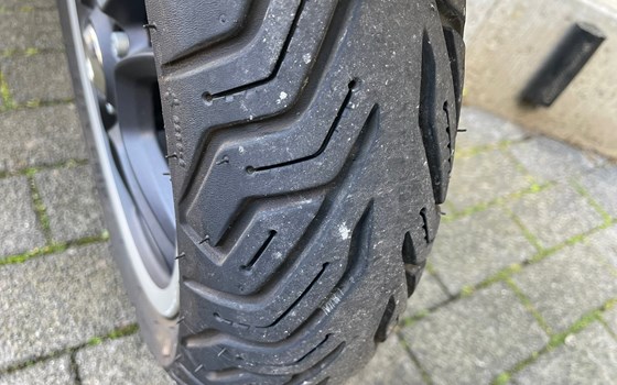 Gebrauchtmotorrad Vespa GTS 300 Super Tech - Bild 5