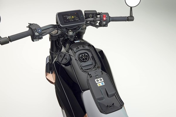 Honda WN7 (Graphite Black) - Bild 7