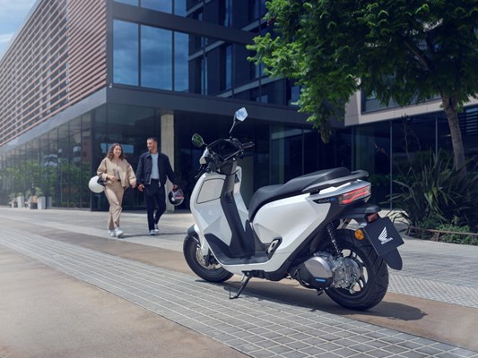 Honda CUV e: (Pearl Jubilee White) - Bild 4