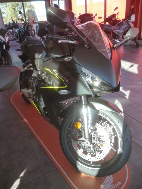 Honda CBR650R E-Clutch