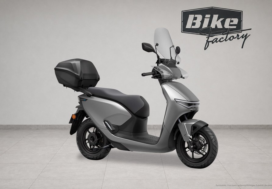 Honda CUV e: (Premium Silver Metallic)