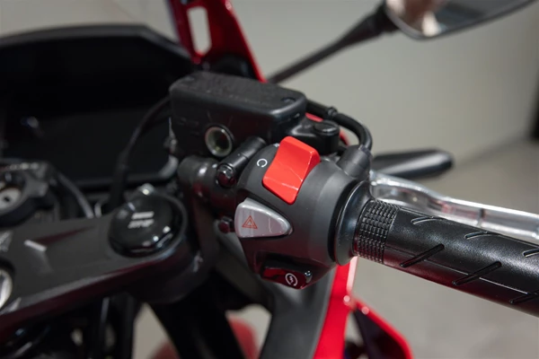 Honda CBR500R E-Clutch (Grad Prix Red) - Bild 10