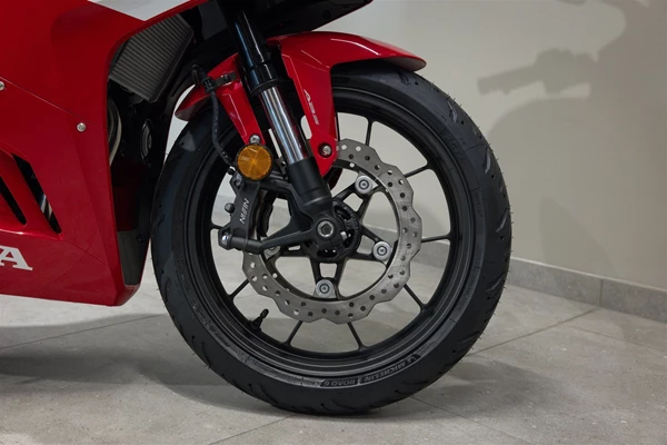 Honda CBR500R E-Clutch (Grad Prix Red) - Bild 6