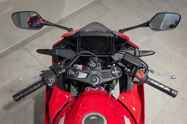 Honda CBR500R E-Clutch (Grad Prix Red) - Bild 8