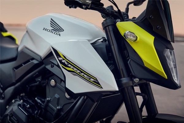 Honda CB500 Hornet E-Clutch (Pearl Horizon White) - Bild 7