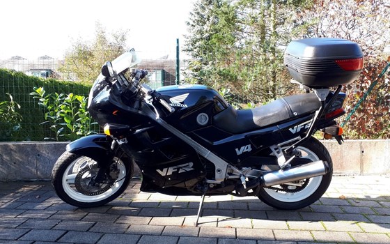 Gebrauchtmotorrad Honda VFR 750 F - Bild 2