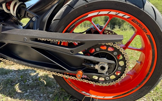 Gebrauchtmotorrad KTM 890 Duke GP - Bild 16