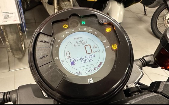 Gebrauchtmotorrad Husqvarna Vitpilen 701 - Bild 3