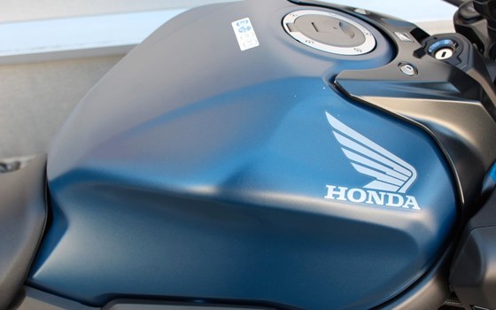 Gebrauchtmotorrad Honda CB650R E-Clutch - Bild 10