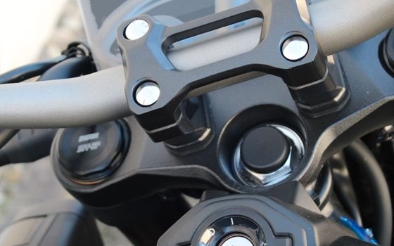 Gebrauchtmotorrad Honda CB650R E-Clutch - Bild 12