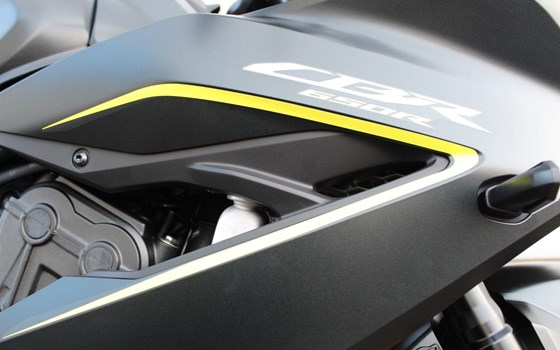 Gebrauchtmotorrad Honda CBR650R E-Clutch - Bild 26