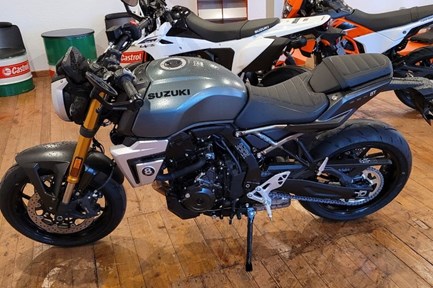 Suzuki GSX-8T