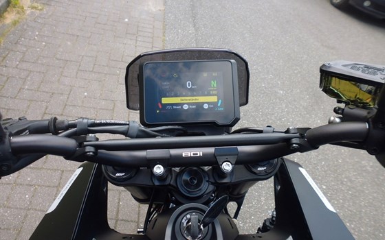 Neufahrzeug Husqvarna Svartpilen 801 - Bild 17