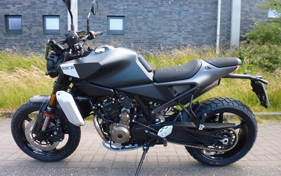 Neufahrzeug Husqvarna Svartpilen 801 - Bild 4