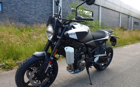 Neufahrzeug Husqvarna Svartpilen 801 - Bild 5