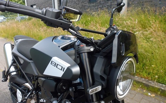 Neufahrzeug Husqvarna Svartpilen 801 - Bild 6