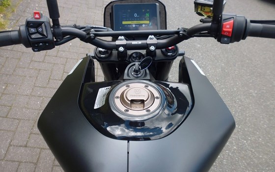 Neufahrzeug Husqvarna Svartpilen 801 - Bild 9