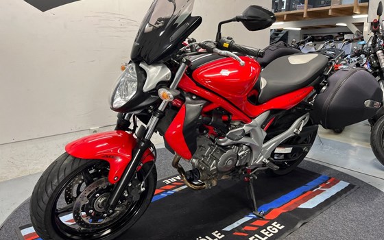 Gebrauchtmotorrad Suzuki SFV 650 Gladius - Bild 5