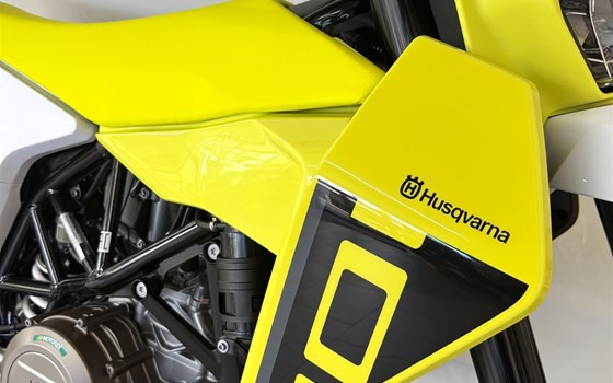 Neufahrzeug Husqvarna 701 Supermoto - Bild 3
