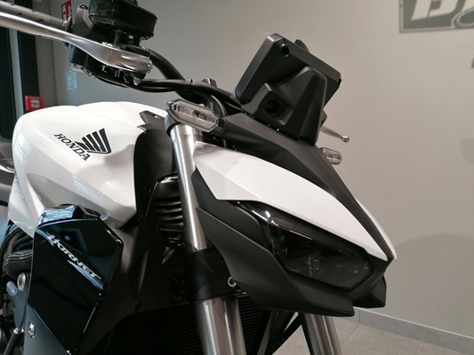 Honda CB1000 Hornet (Pearl Glare White) - Bild 6