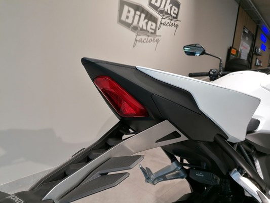 Honda CB1000 Hornet (Pearl Glare White) - Bild 7