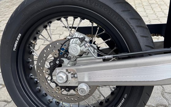 Gebrauchtmotorrad Husqvarna 701 Supermoto - Bild 6